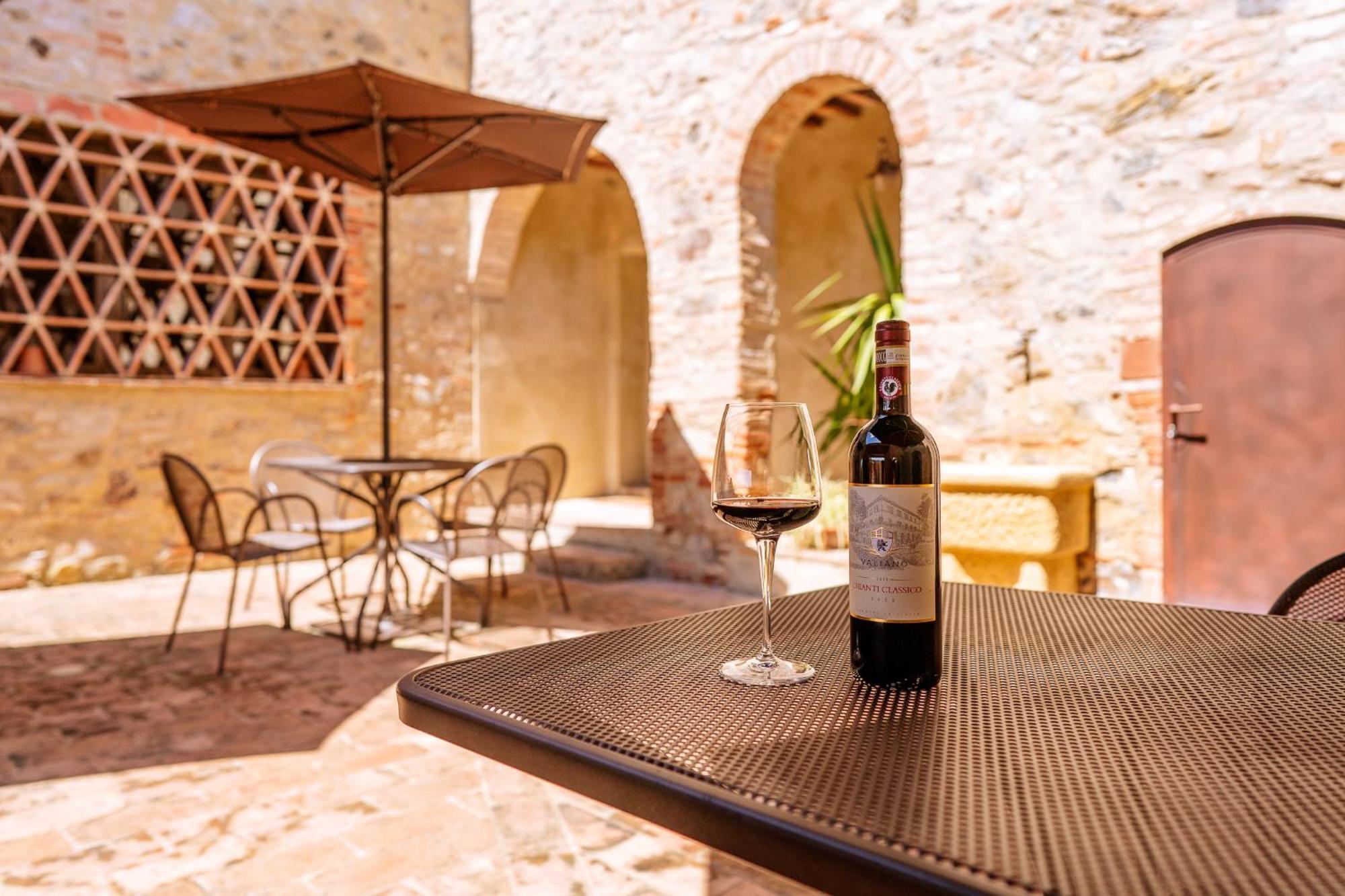 Villa Le Beringhe - Wine Pool & Relax Колле-ди-Валь-д'Эльса Экстерьер фото