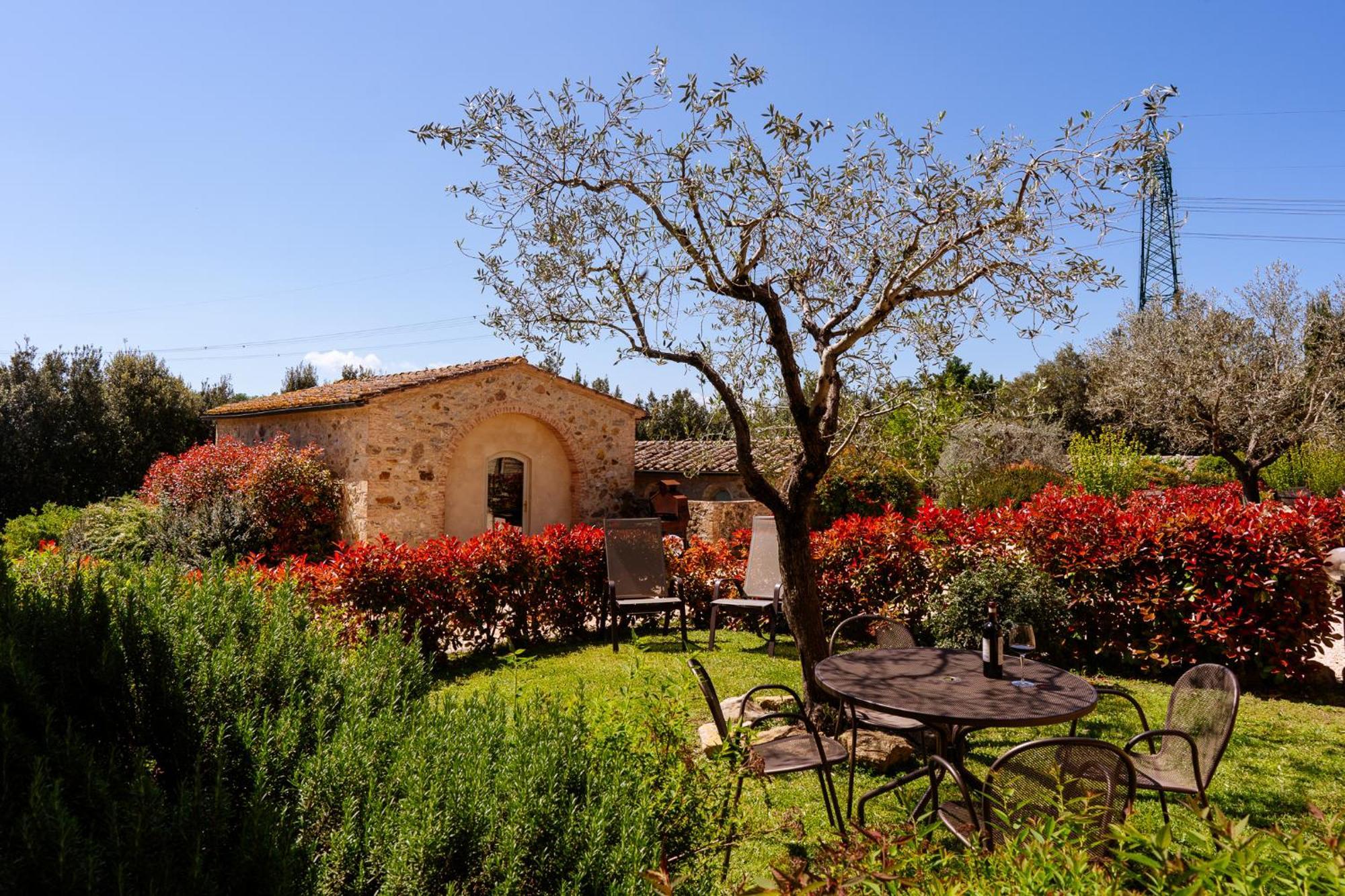 Villa Le Beringhe - Wine Pool & Relax Колле-ди-Валь-д'Эльса Экстерьер фото