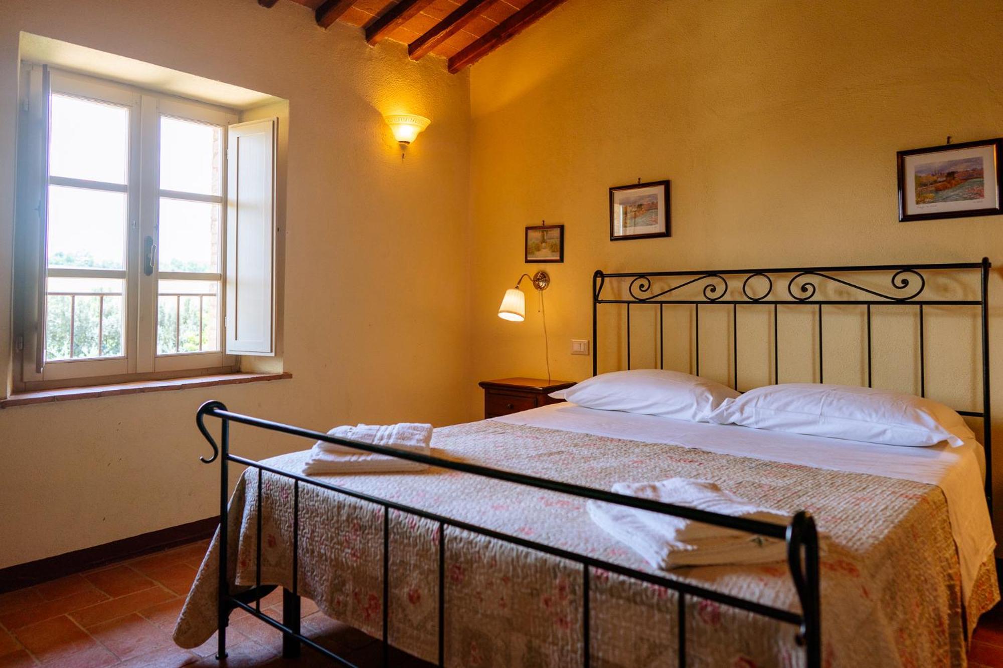 Villa Le Beringhe - Wine Pool & Relax Колле-ди-Валь-д'Эльса Экстерьер фото