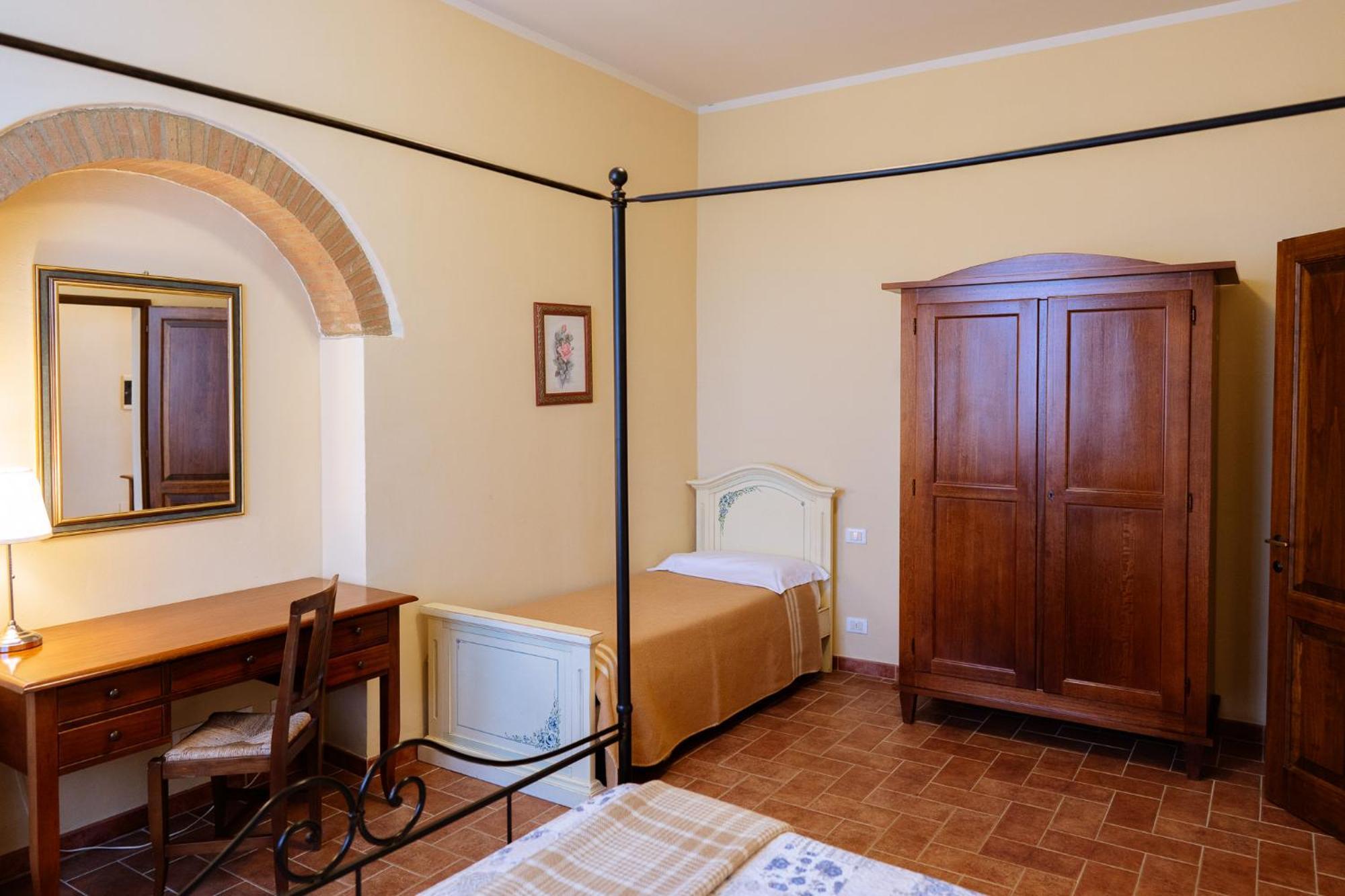 Villa Le Beringhe - Wine Pool & Relax Колле-ди-Валь-д'Эльса Экстерьер фото