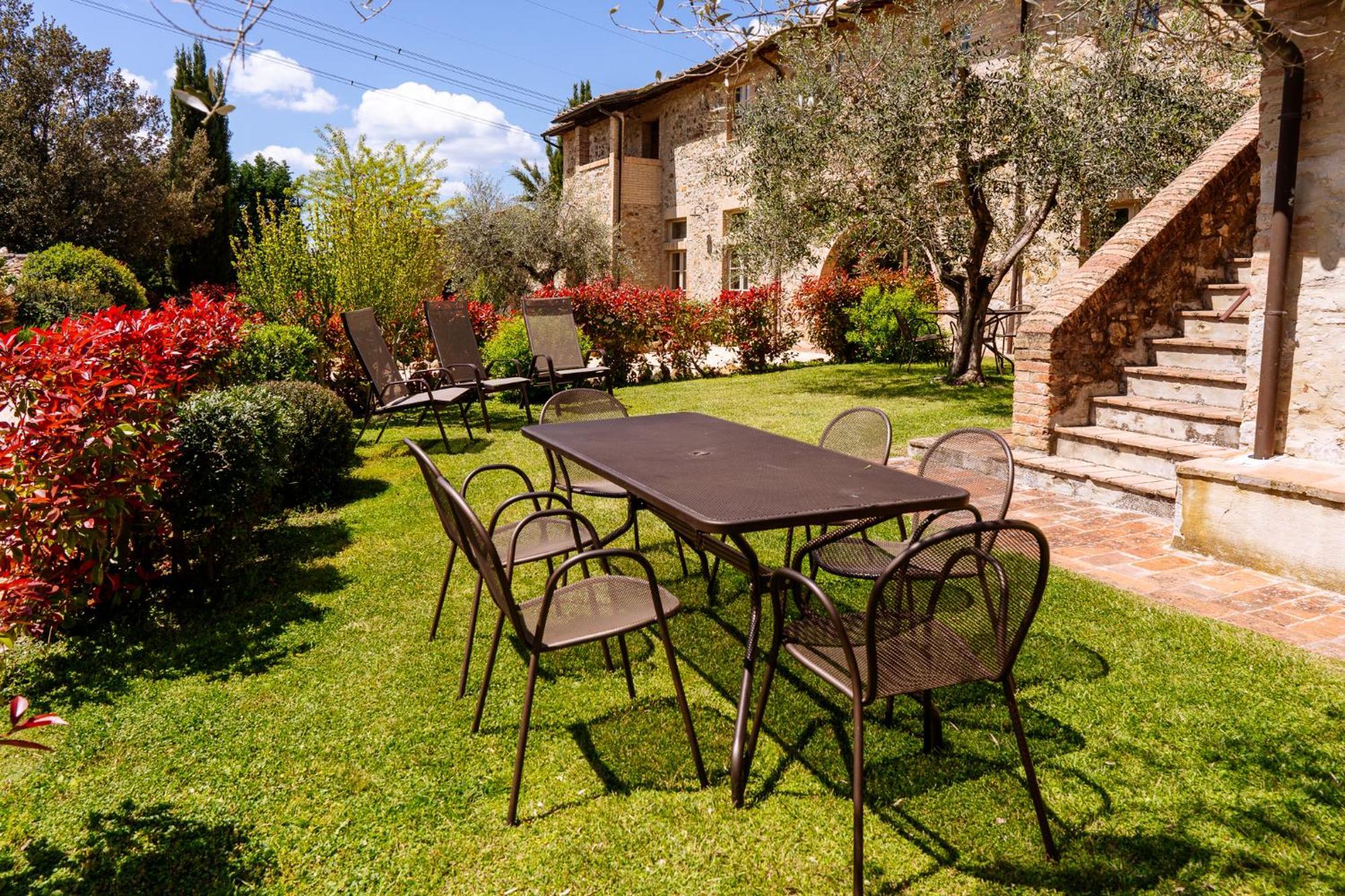 Villa Le Beringhe - Wine Pool & Relax Колле-ди-Валь-д'Эльса Экстерьер фото