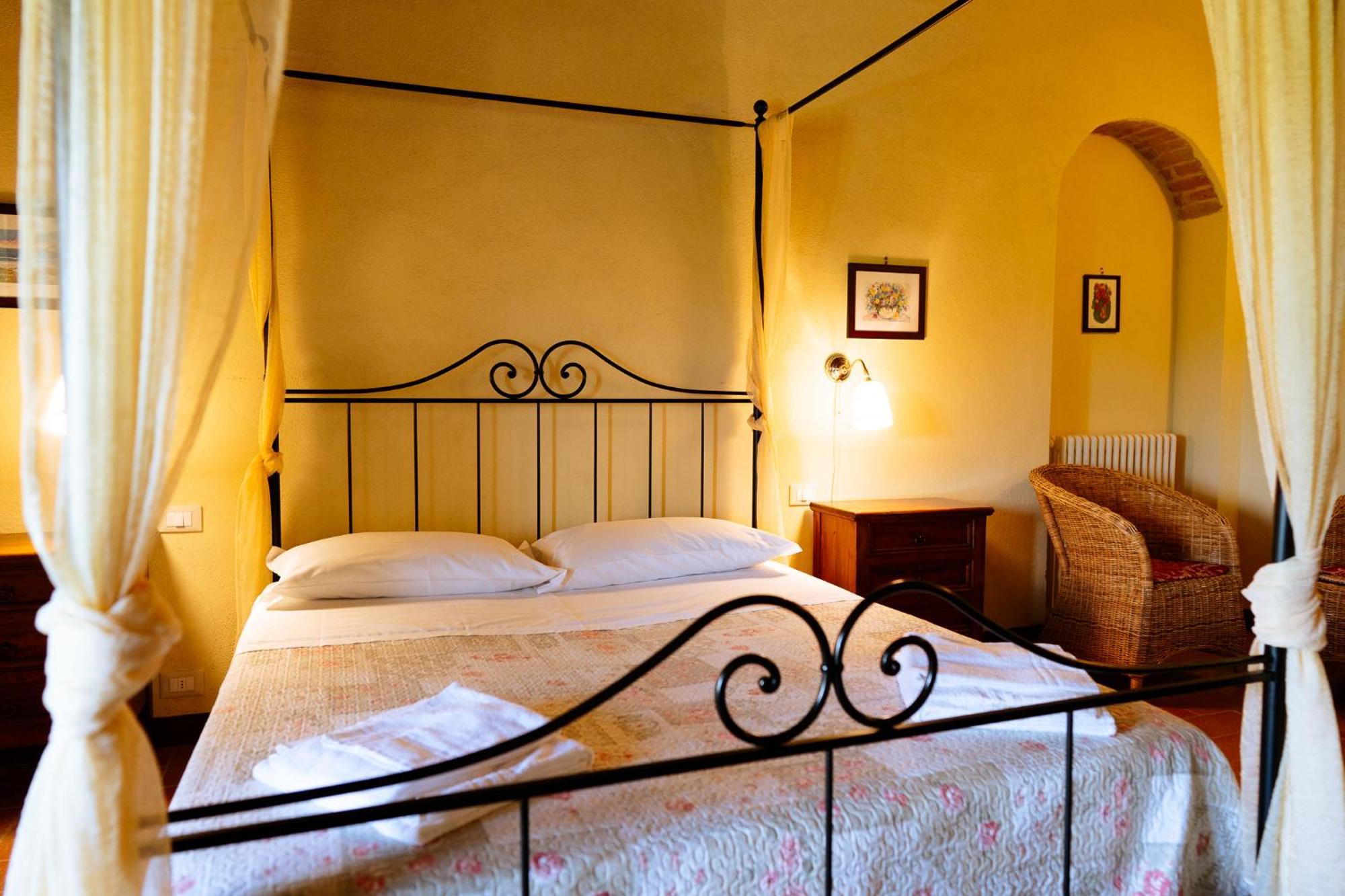 Villa Le Beringhe - Wine Pool & Relax Колле-ди-Валь-д'Эльса Экстерьер фото