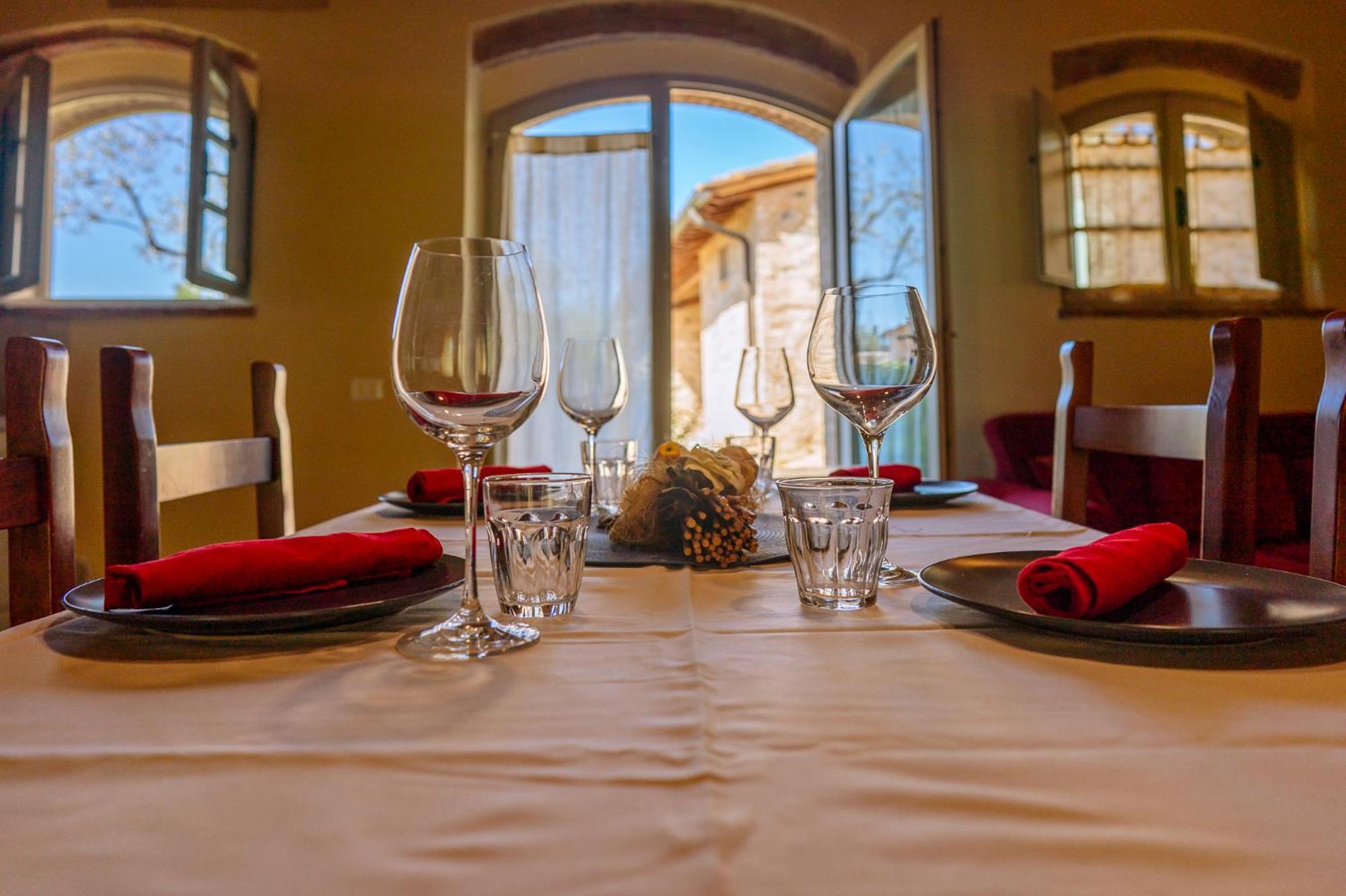 Villa Le Beringhe - Wine Pool & Relax Колле-ди-Валь-д'Эльса Экстерьер фото