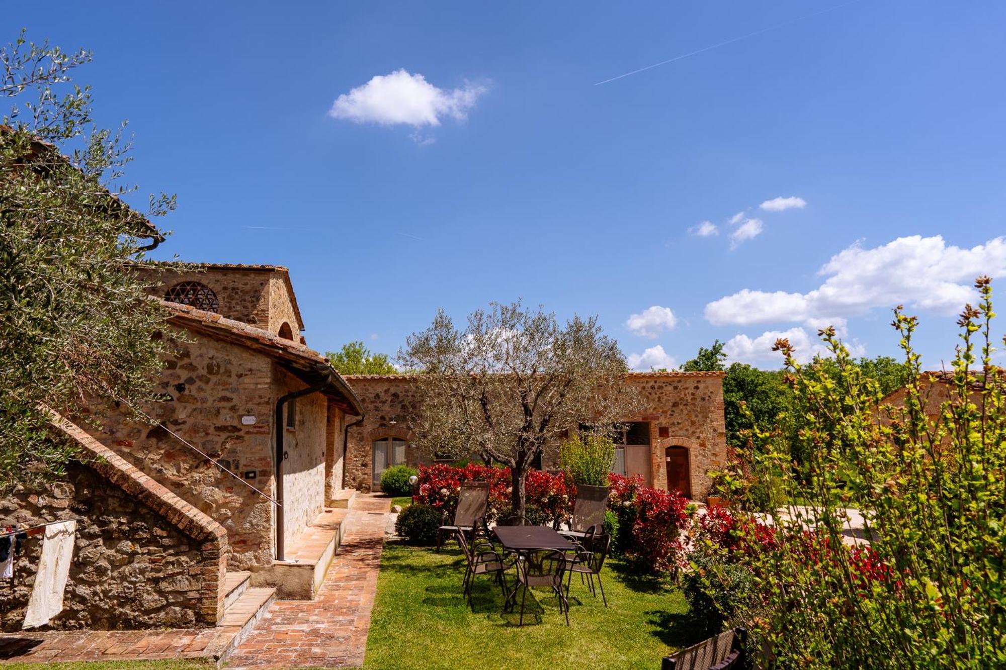 Villa Le Beringhe - Wine Pool & Relax Колле-ди-Валь-д'Эльса Экстерьер фото