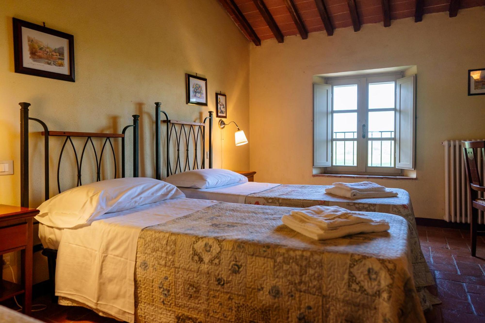 Villa Le Beringhe - Wine Pool & Relax Колле-ди-Валь-д'Эльса Экстерьер фото