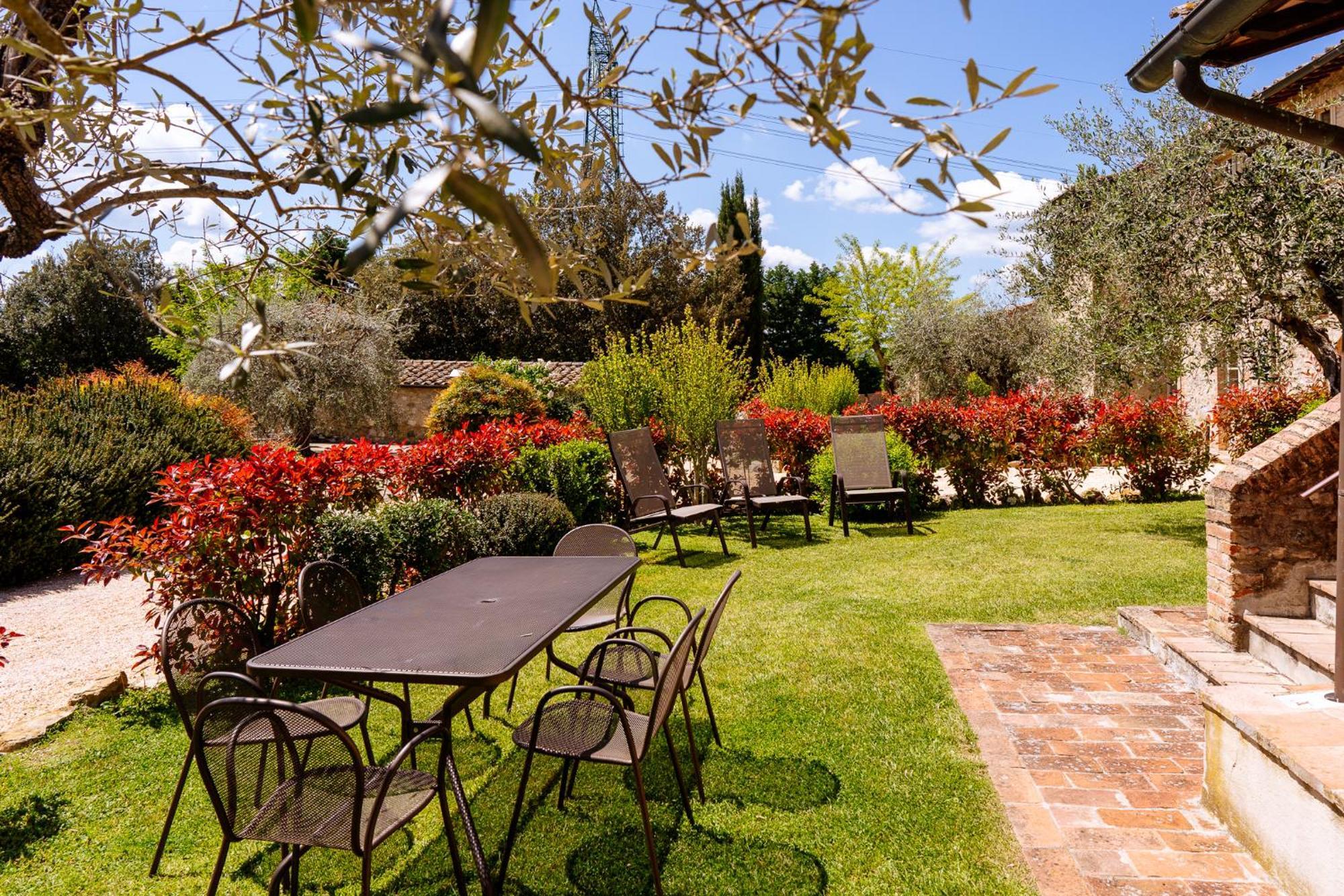 Villa Le Beringhe - Wine Pool & Relax Колле-ди-Валь-д'Эльса Экстерьер фото