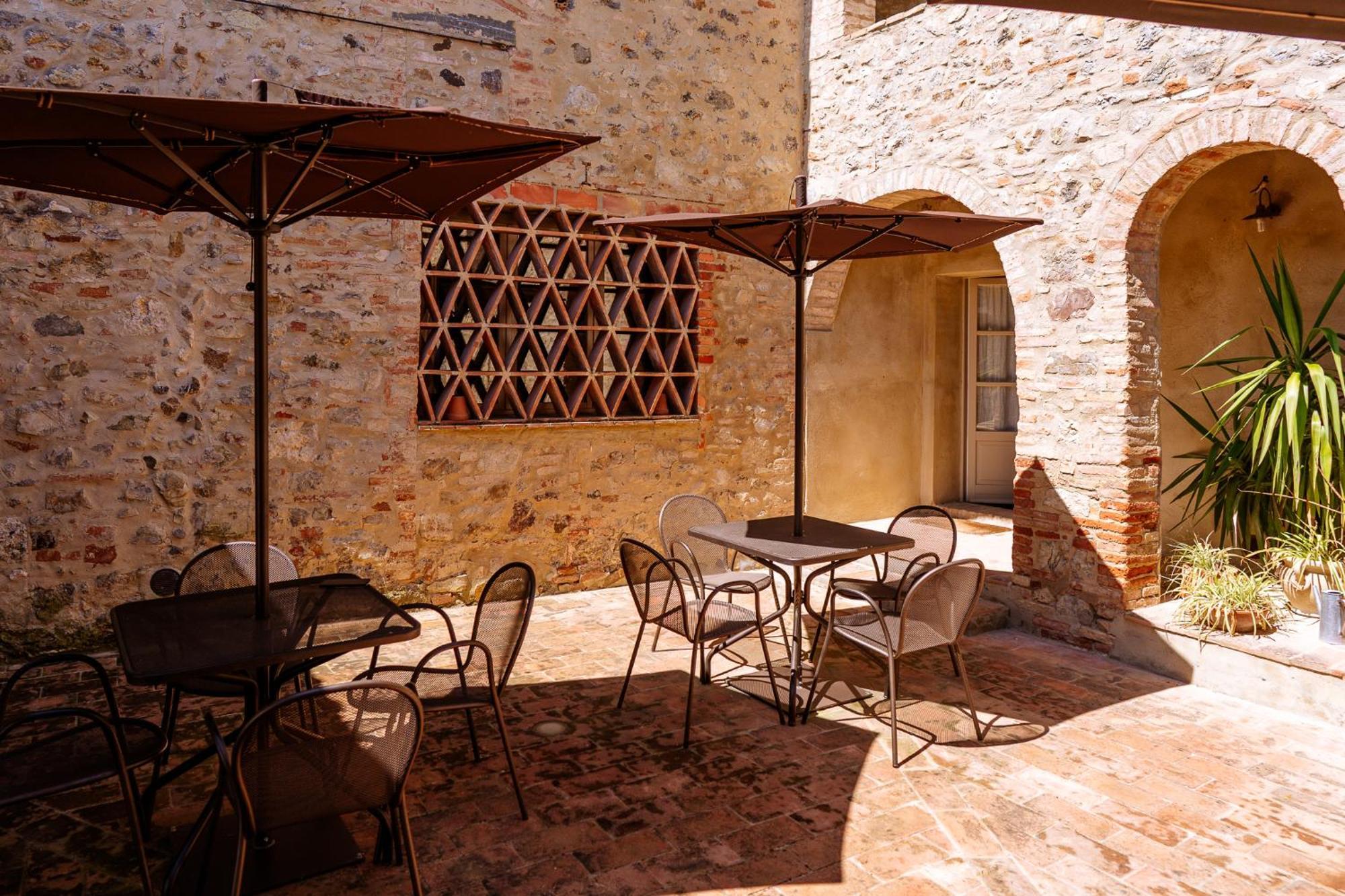 Villa Le Beringhe - Wine Pool & Relax Колле-ди-Валь-д'Эльса Экстерьер фото